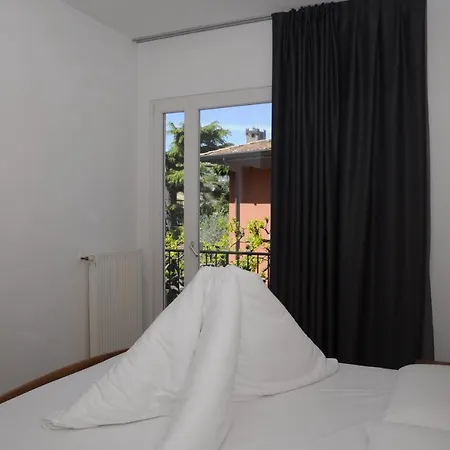 Casa Guarnati View דירה מאלצ'סינה
