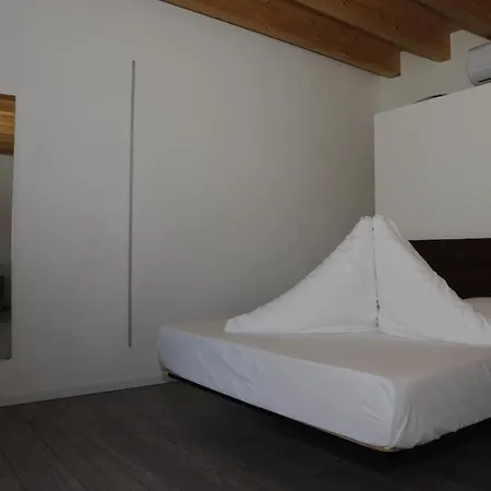 Casa Guarnati View דירה