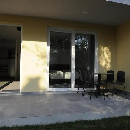 Casa Guarnati View דירה *