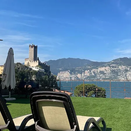 Casa Guarnati View דירה מאלצ'סינה