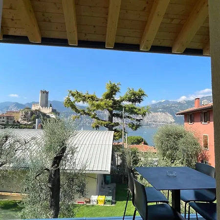 Casa Guarnati View דירה