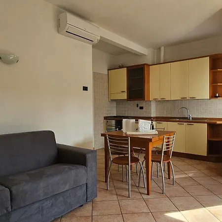 Casa Guarnati View דירה