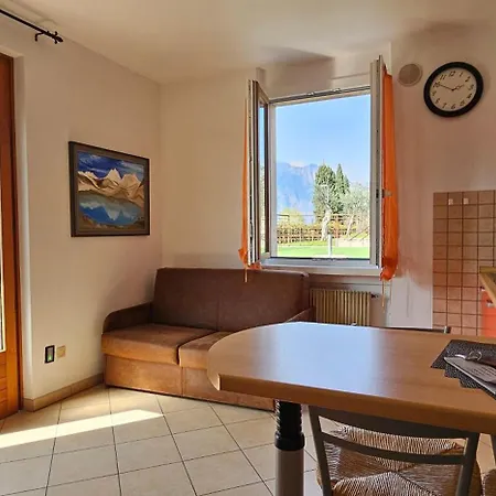 Casa Guarnati View דירה מאלצ'סינה